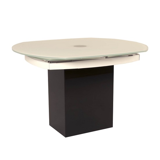 Era Dining Table
